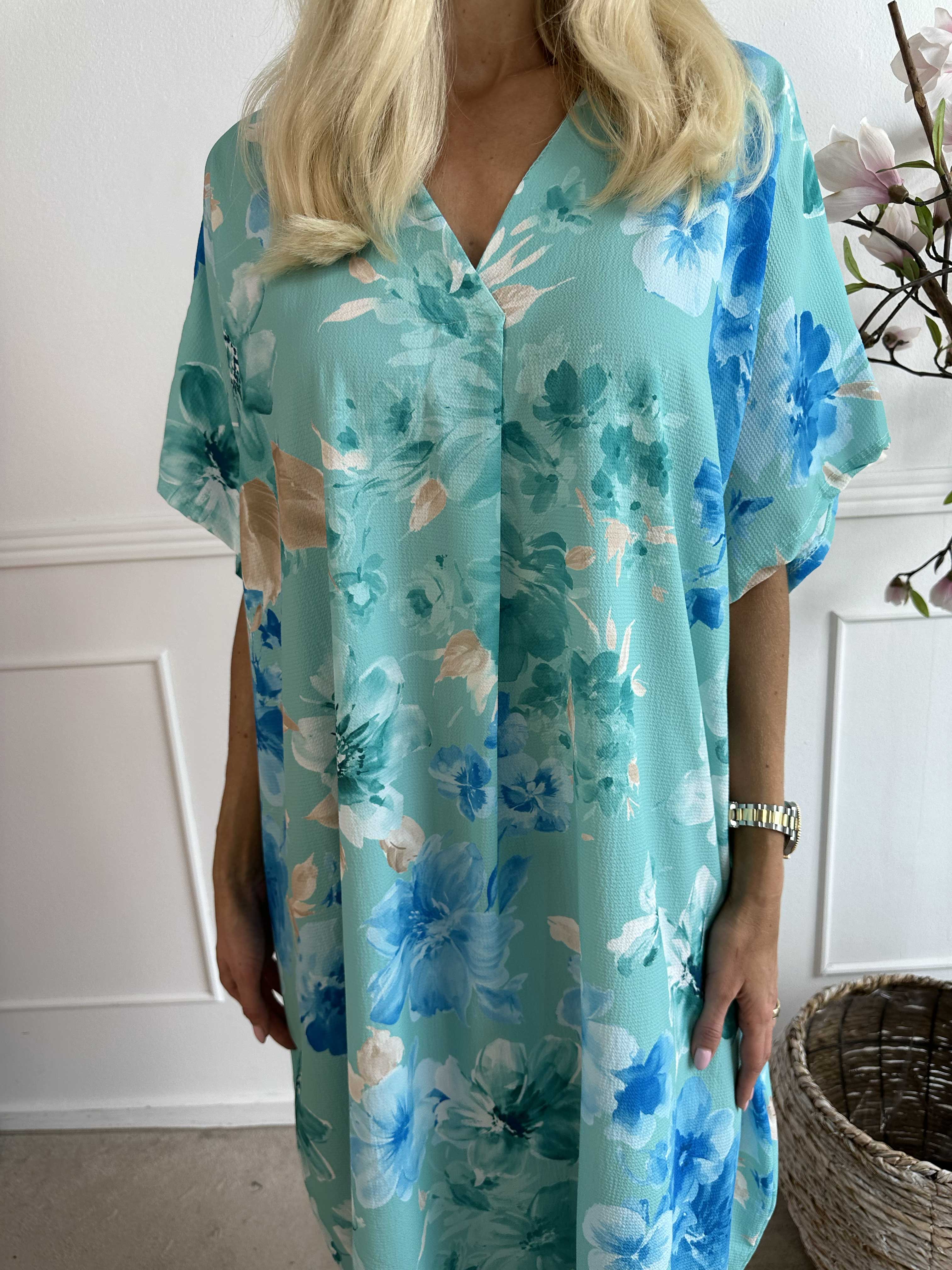 Mallie - Blommönstrad skjortklänning med v-ringning